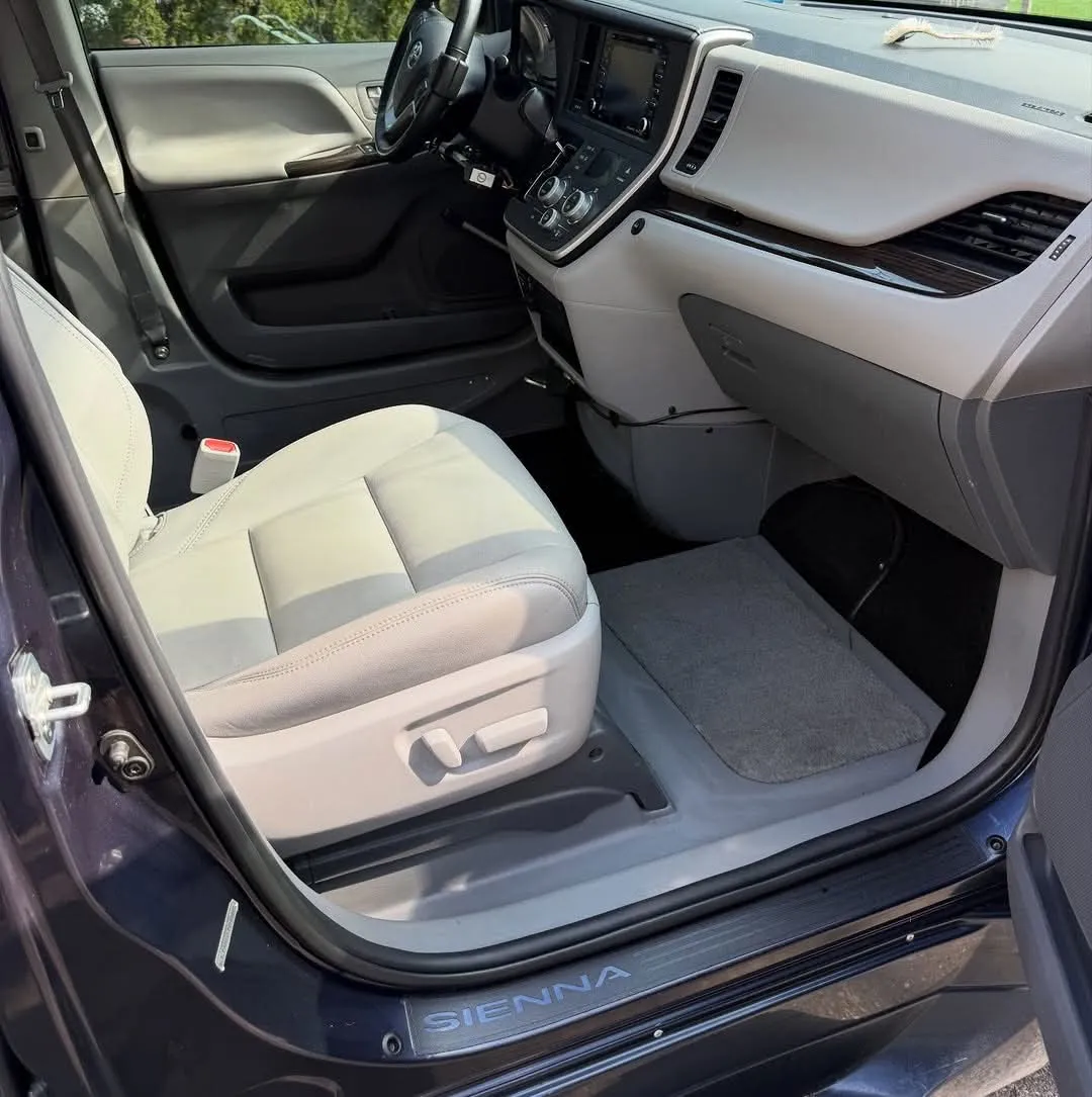 Toyota Sienna passenger side after detailing