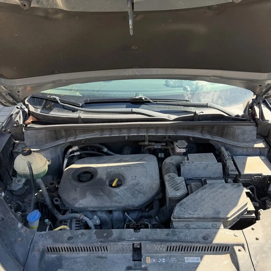 Hyundai Tucson engine bay after cleaning